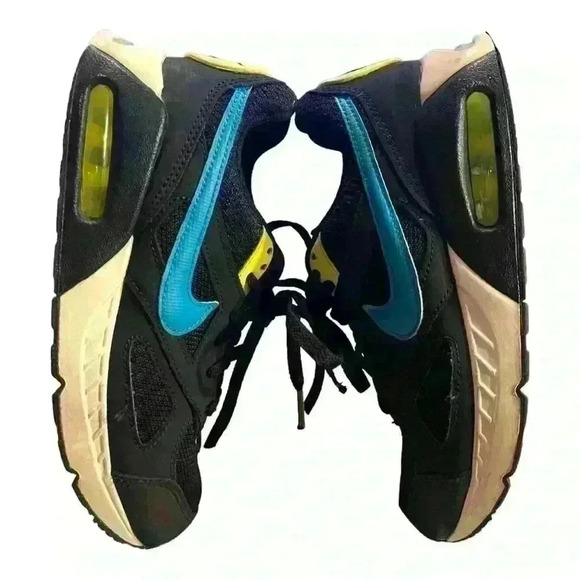 Nike Air Max  Size 4Y. Pre Owned in very good condition - Picture 2 of 8